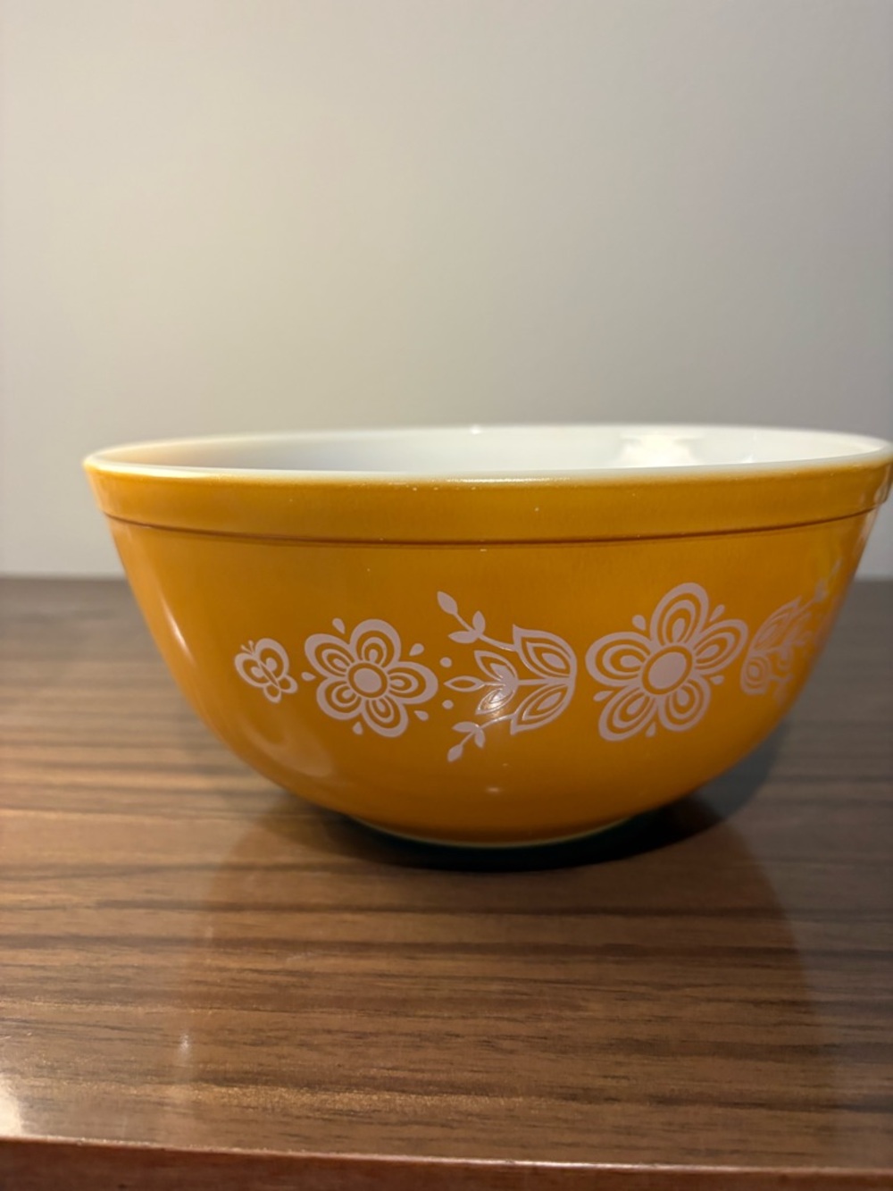 Vintage Pyrex 2.5 Qt Butterfly Gold Mixing Bowl 403 USA Yellow White READ